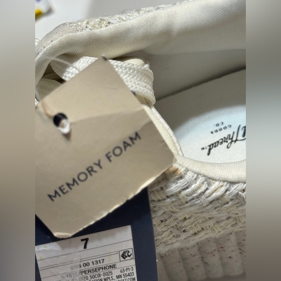 Women’s Memory foam Sneakers NWT. Size 7 - Picture 5 of 9